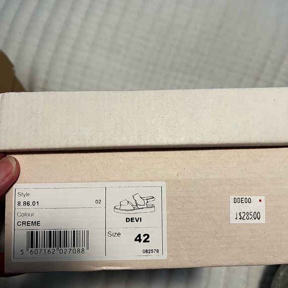 Bella Comforto Devi Sandal Cream. 42. Size 11 - Picture 2 of 4